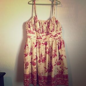 Flirty and floral spaghetti strap dress 👗